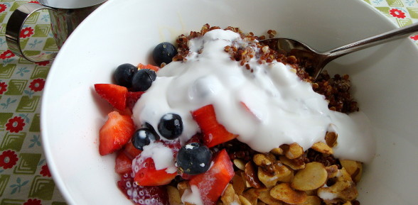 #htmlcaption_1742 Warm and Nutty Quinoa Breakfast