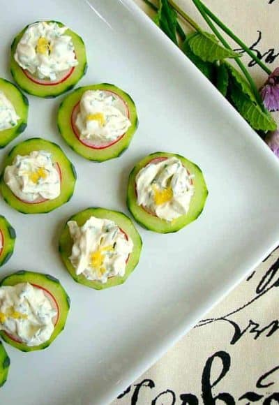 Cucumber slices with herbed cream cheese