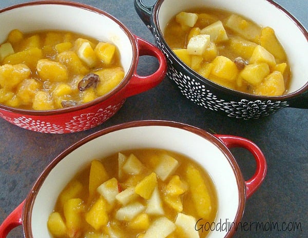 Peaches and apples in baking ramekins 