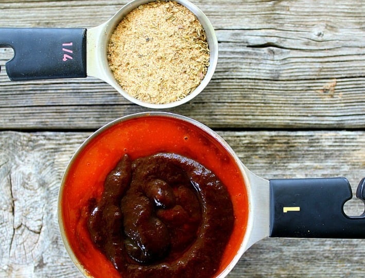dry seasonings and mixture of barbecue sauce in measuring cups