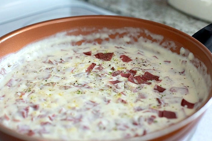 white sauce with dried beef in skillet