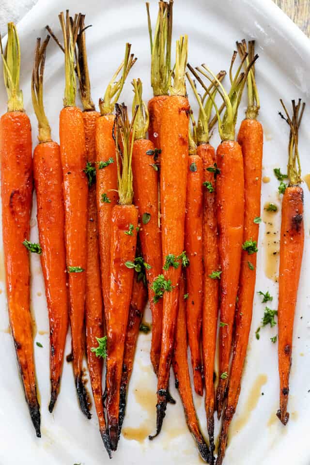 roasted carrots with maple glaze and herbs