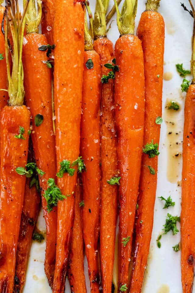 roasted carrots with maple glaze and herbs