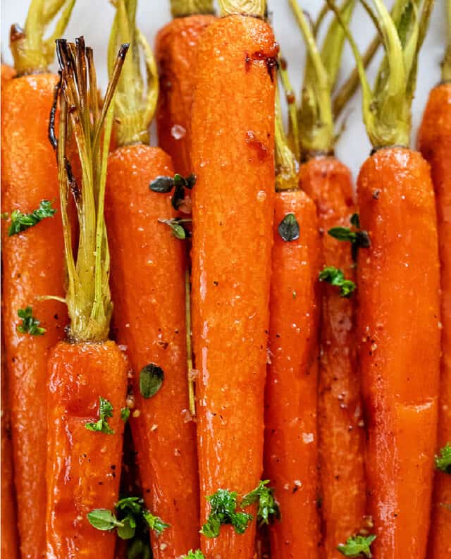 roasted carrots with maple glaze and herbs
