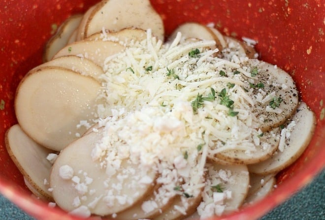 Poatoes with cheese and thyme