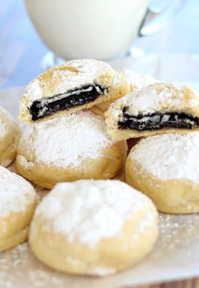 Oreos are wrapped in crescent dough, sprinkled with powdered sugar and baked in the oven for a very "cool" last minute treat.